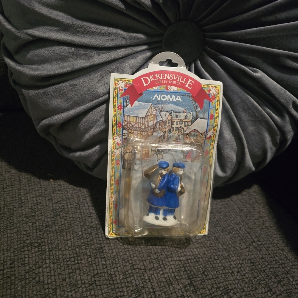 NOMA | Dickensville Collectibles Christmas Village Figurine Musicians